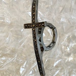 FINGER CROSS RINGS